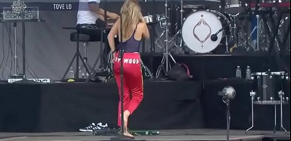  Tove Lo - Lollapalooza in Chicago - 2017-08-06 (uploaded by celebeclipse.com)